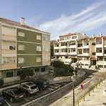 Comfortable And Central Apartment Cascais